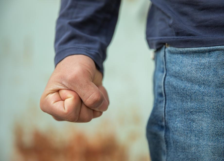 "Mon fils va te mettre une balle dans la tête" : un médecin agressé par un patient éméché
