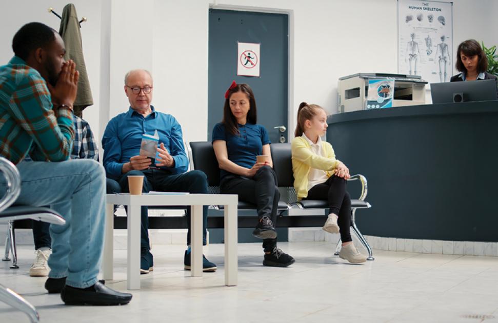 Avec quels professionnels un médecin peut-il partager ses locaux ?