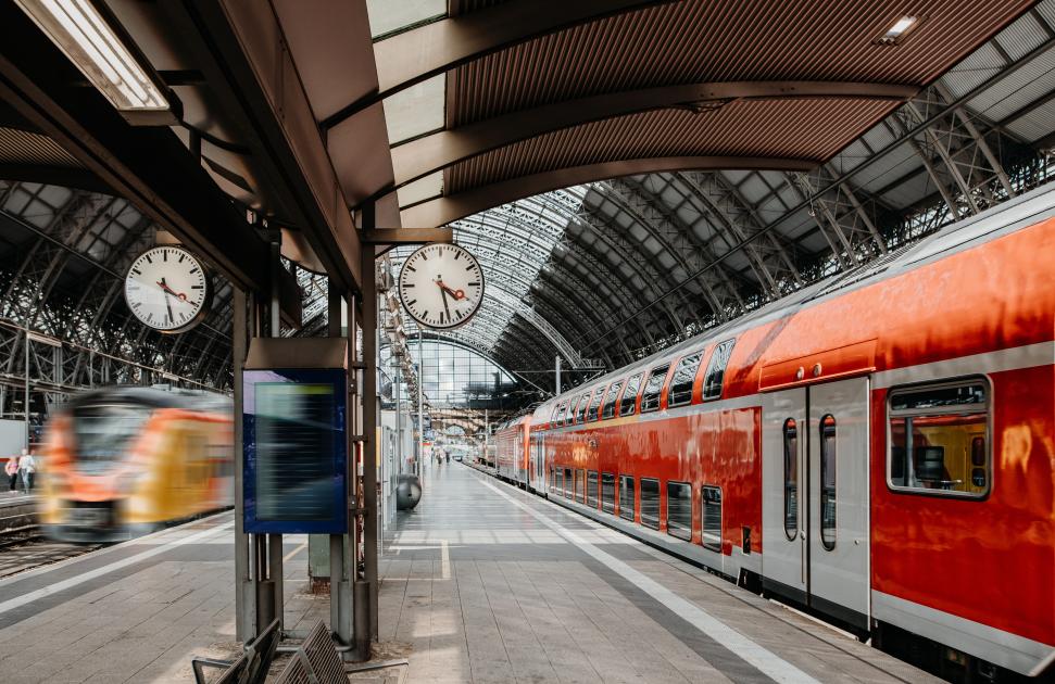 Cabines de télémédecine SNCF : un "outil complémentaire" pour Aurélien Rousseau, une "financiarisation" pour l’Ordre des médecins