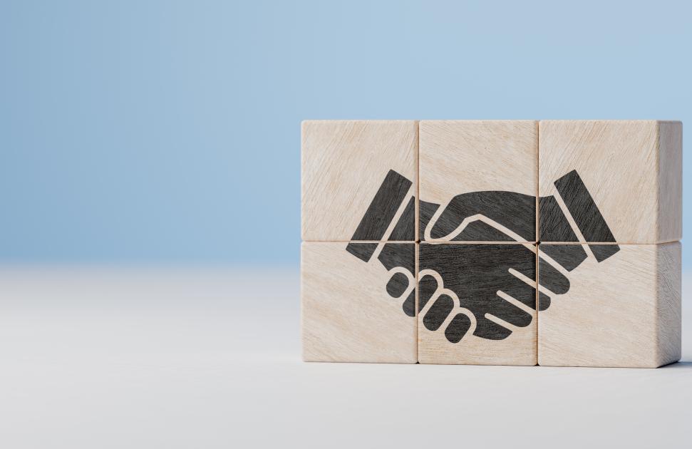 "L'obligation, ce sera la dernière décision" : Frédéric Valletoux joue la carte de l'apaisement