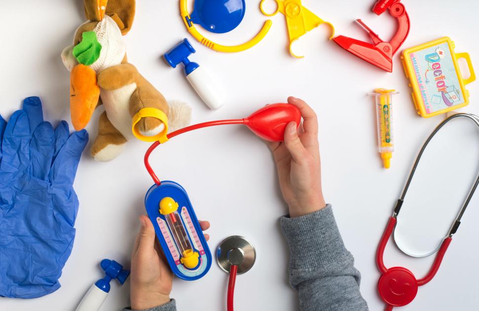 “Plus tard, j’aimerais être médecin” : dans une maison de santé de Mayotte, des élèves font leur classe de médecine