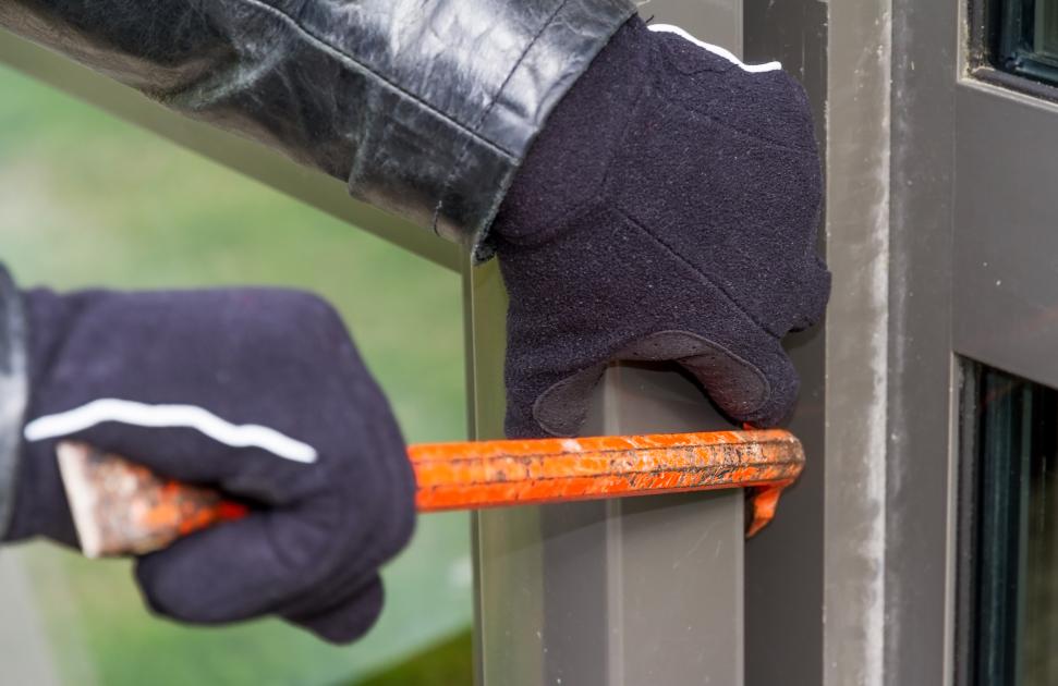 Portes et volets détruits, "mépris total pour la communauté", ralentissement de la prise en charge… en Ardèche, une maison de santé cambriolée