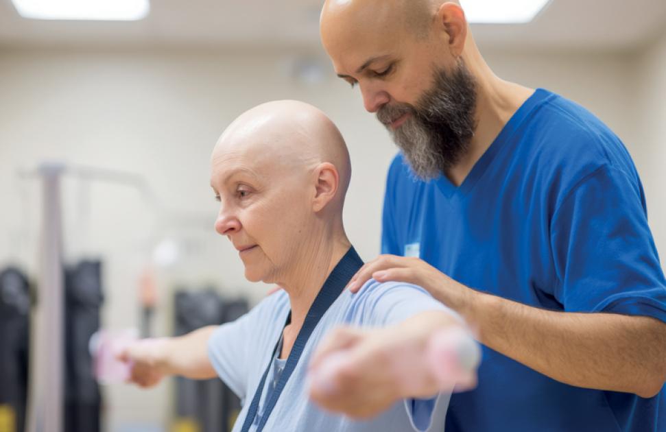 Cami sport & cancer. Intégration et évaluation de l'activité physique adaptée en phase aiguë du parcours de soins en oncologie