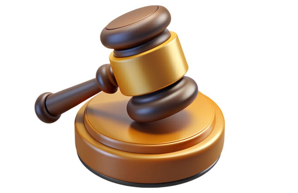 Quelles sont les conséquences d'une décision pénale sur l'activité professionnelle d'un pédicure-podologue ?