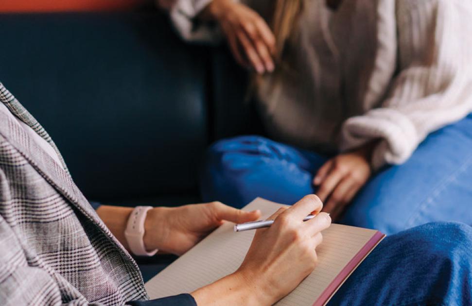 Entretien avec Marie S., psychologue du travail : "On joue un rôle de facilitateur de la parole et on désamorce beaucoup de conflits"