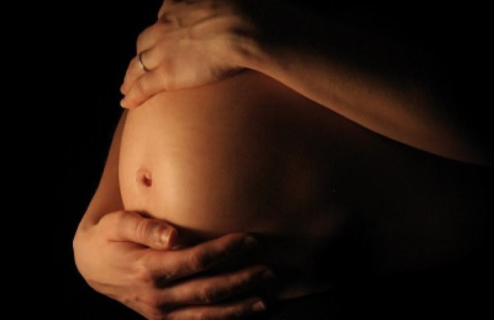 Suivi de grossesse : le Collège des sages-femmes préconise d'instaurer "trois parcours" selon le niveau de risque