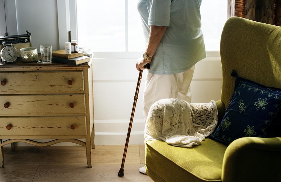 Désengorger les urgences et assurer le maintien à domicile : en Normandie deux hôpitaux créent une équipe de soins mobile en gériatrie