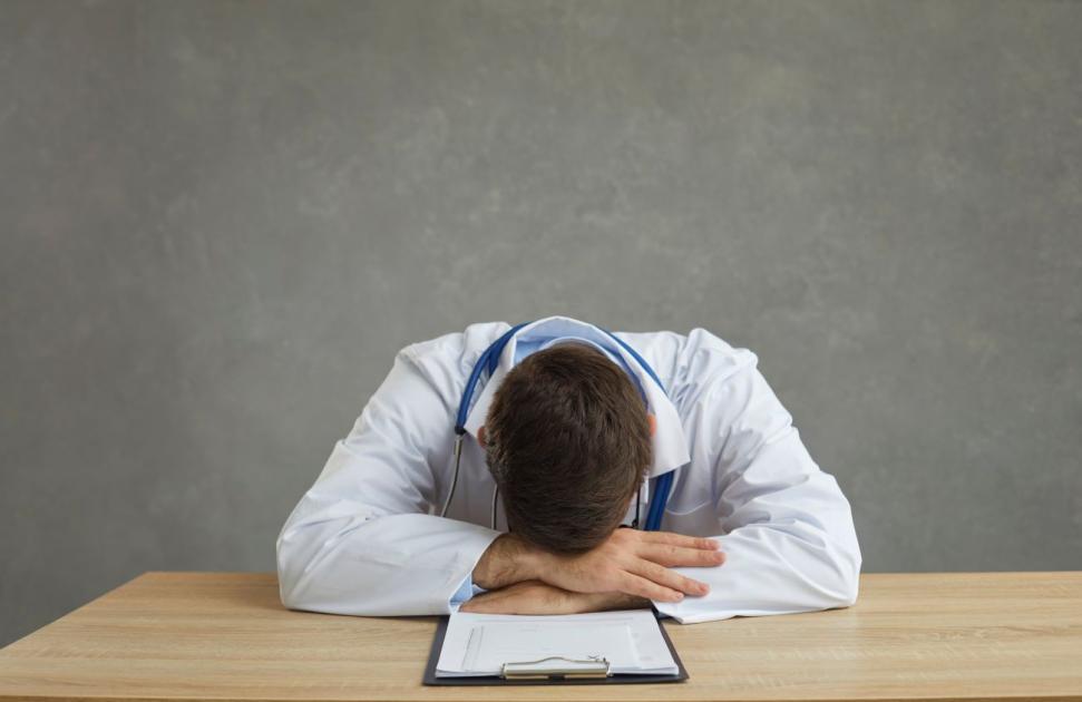 Manque de moyens, surcharge de travail, épuisement... ce que les États généraux de la santé révèlent de la santé des soignants