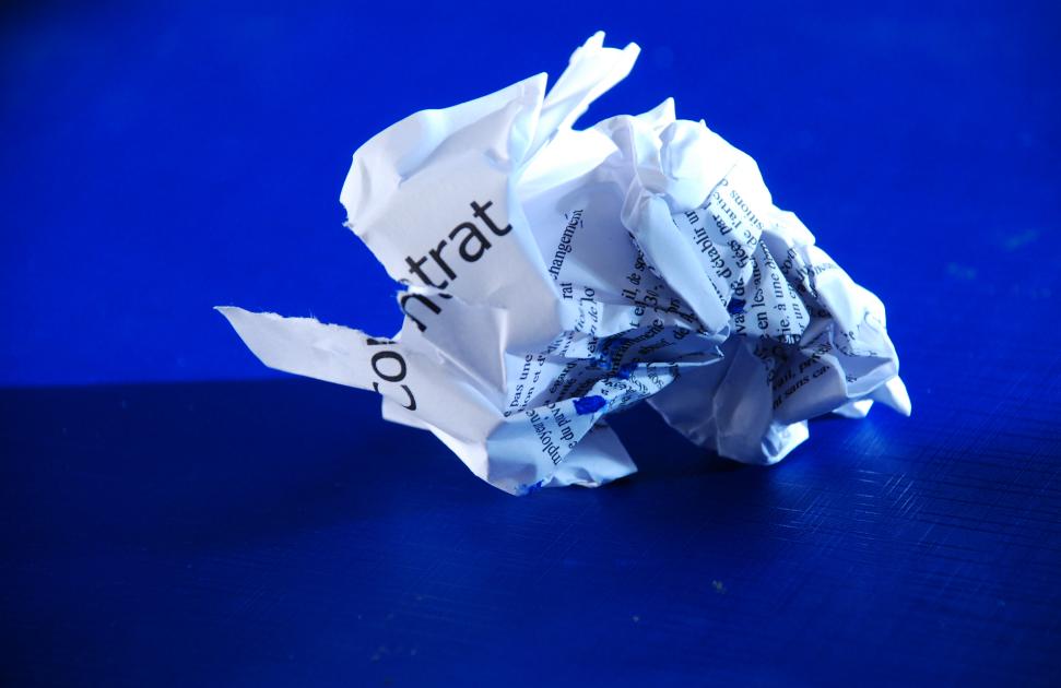 Que risque un pédicure-podologue s’il ne respecte pas les termes de son contrat de collaboration ?