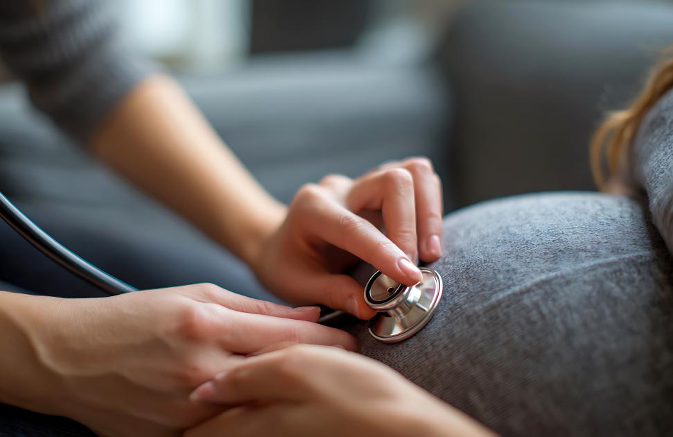 "Une organisation des soins en silo serait un danger" : sages-femmes et gynécologues plaident pour une collaboration renforcée