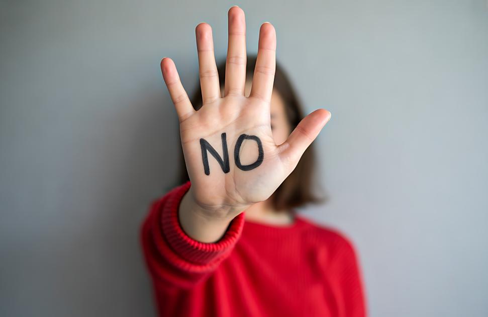 Violences sexistes et sexuelles : le ministère et les sept Ordres signent une charte pour "collectivement faire reculer le silence"