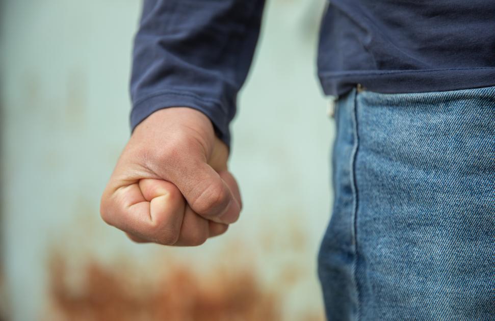 "Mon fils va te mettre une balle dans la tête" : un médecin agressé par un patient éméché