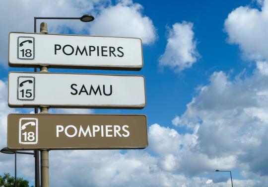 "Le 15 est le bon réflexe" : le ministère de la Santé recommande d’appeler le Samu pour épargner les urgences cet été