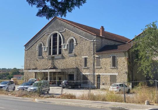 "On va mettre en avant le côté historique" : un couple de pharmaciens transforme une ancienne coopérative vinicole en pôle de santé