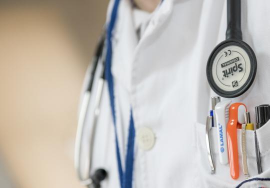 Bientôt octogénaire, un médecin corrézien recherche son remplaçant à la maison de santé de Chamberet