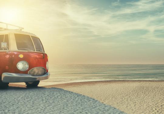 Prévention, droits et démarches : le bus Mes tips santé fait sa rentrée pour sensibiliser et informer les jeunes de 18 à 25 ans