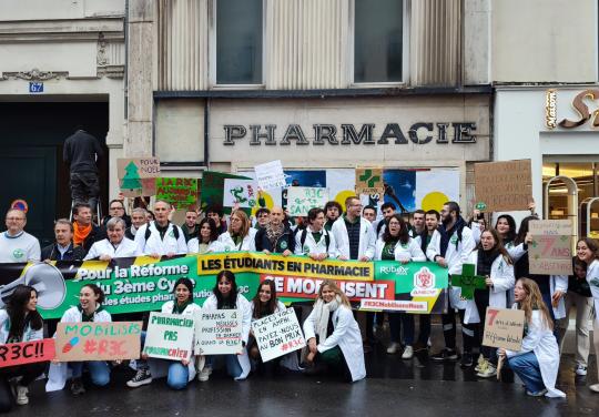 Négociations, salaires, réforme des études… : les syndicats et étudiants en pharmacie manifestent