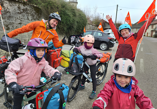 "Quand on aime l'exercice coordonné, on ne compte pas" : Sylvain Fonte reprend son tour de France à vélo