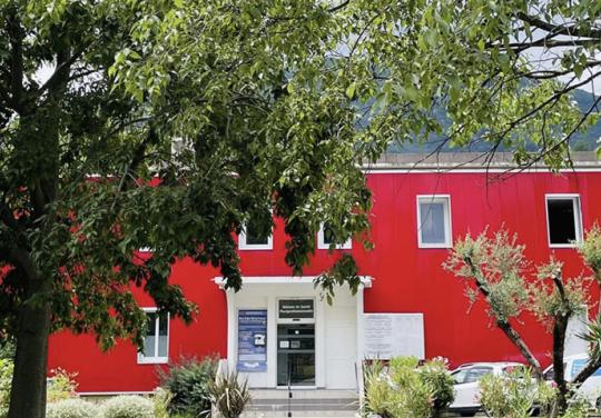 "La diversité de l'activité avec l'articulation ville-hôpital de proximité est très attractive auprès des internes"