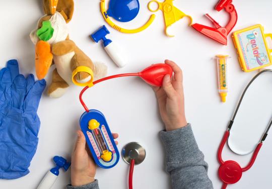 “Plus tard, j’aimerais être médecin” : dans une maison de santé de Mayotte, des élèves font leur classe de médecine