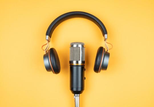 PLFSS, Peps, Secpa : un podcast pour tout comprendre aux "acronymes compliqués" des modèles de financement