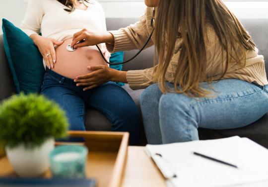 "Pour consolider l’attractivité des maisons de santé, il faut valoriser davantage le rôle des sages-femmes", révèle une enquête francilienne