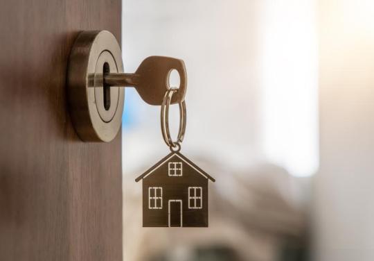 "Une grosse pénurie au niveau de la santé" : en Dordogne, la maire d'un village met des locaux à disposition des soignants