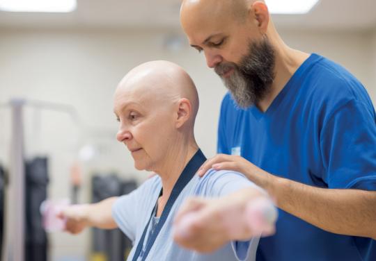 Cami sport & cancer. Intégration et évaluation de l'activité physique adaptée en phase aiguë du parcours de soins en oncologie