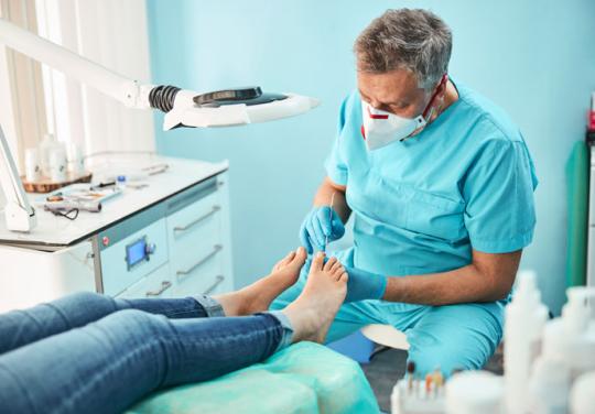 Un pédicure-podologue peut-il exercer uniquement la pédicurie ou la podologie ?