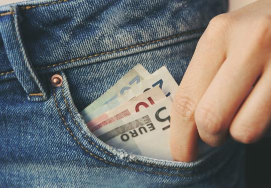 Pour économiser "au moins 8 milliards d'euros de frais de gestion inutiles", une pétition demande une mutuelle complémentaire gérée par la Sécu