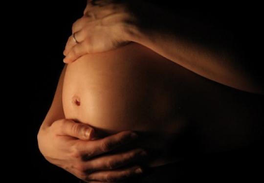 Suivi de grossesse : le Collège des sages-femmes préconise d'instaurer "trois parcours" selon le niveau de risque