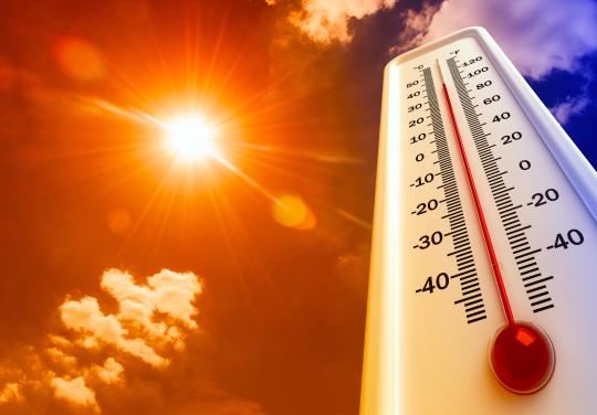 Canicule : le ministère appelle les soignants à la vigilance, des renforts anticipés aux urgences