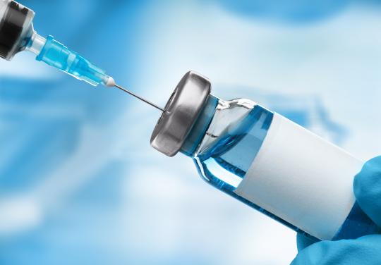 Responsabilité, stockage, traçabilité, rémunération : deux décrets précisent les contours de la campagne vaccinale contre la grippe et le Covid-19