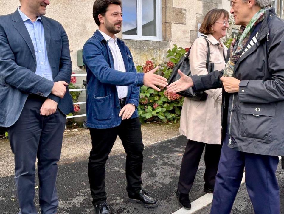 En visite au centre de santé Médecins solidaires, Geneviève Darrieussecq a promis d'aider le modèle à "essaimer"