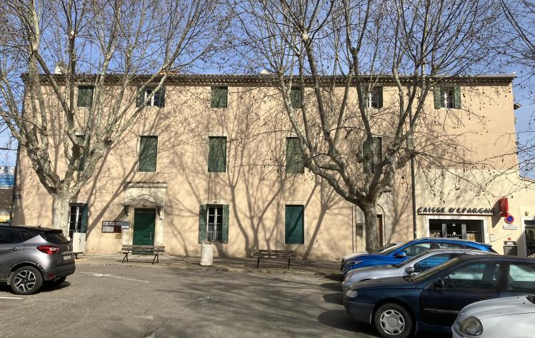 cède cabinet médical à Milhaud  - contact : 0607650901