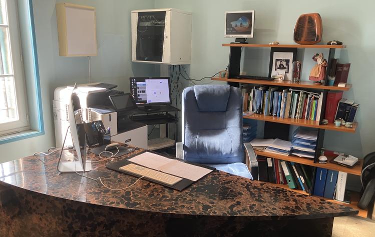 cède cabinet médical à Milhaud  - contact : 0607650901